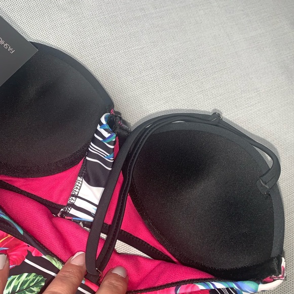 Fashion Nova’ Island Paradise Bikini - Picture 8 of 14